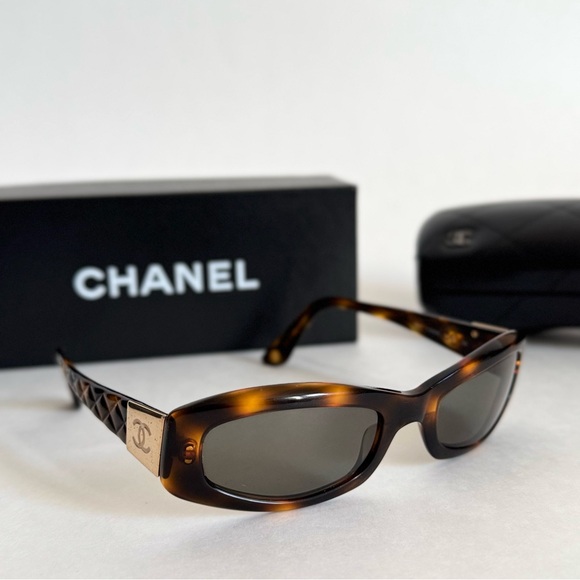 Vintage Chanel Sunglasses - Picture 3 of 8